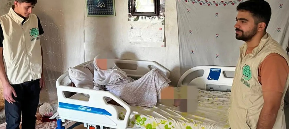 Umut Kervanı, yatalak yaşlı kadına umut oldu