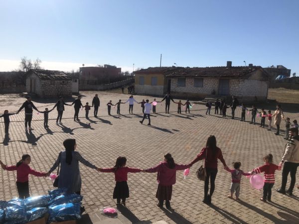 ÜNİVERSİTESİ ÖĞRENCİLERİ  MİNİKLERE UMUT OLDU