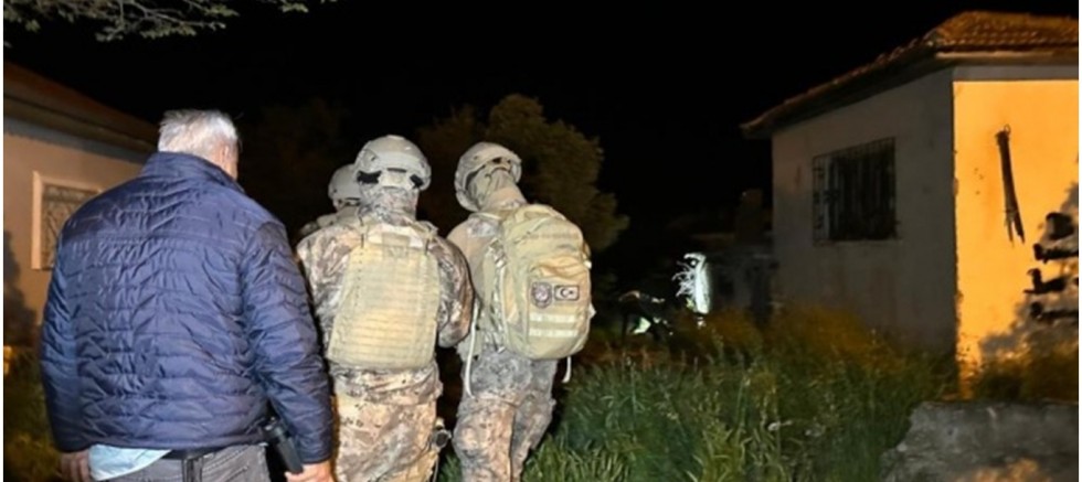 Uşak’ta polise silahlı saldırı: 2 yaralı, saldırgan yakalandı