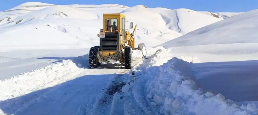 Van’da 102 yerleşim biriminin yolu ulaşıma kapandı