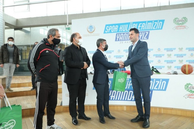 Yenişehir belediyesinden amatör spor kulüplerine malzeme desteği