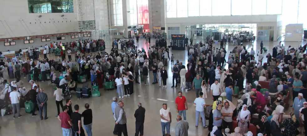 Yıllardır kutsal toprakların hasretini çeken 194 hacı adayı Mardin’den yola çıktı