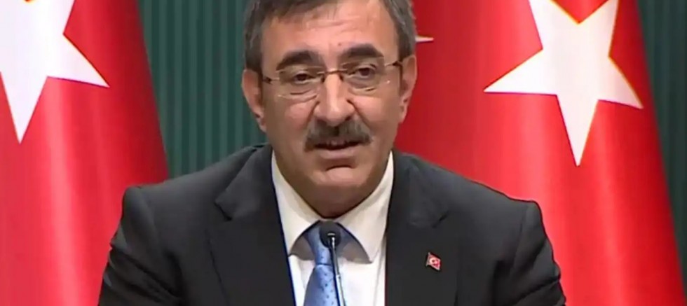 Yılmaz: Tüm taraflarla diyalog içinde istikrarı savunacağız